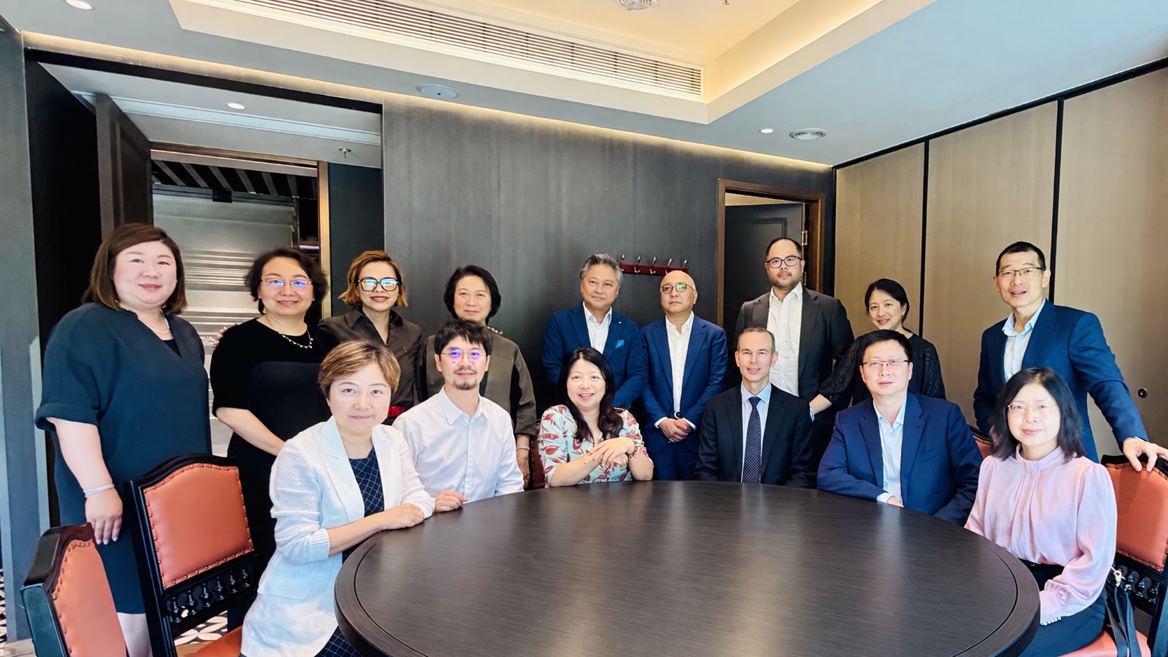 Lincoln Wang with members of Deloitte China’s Council